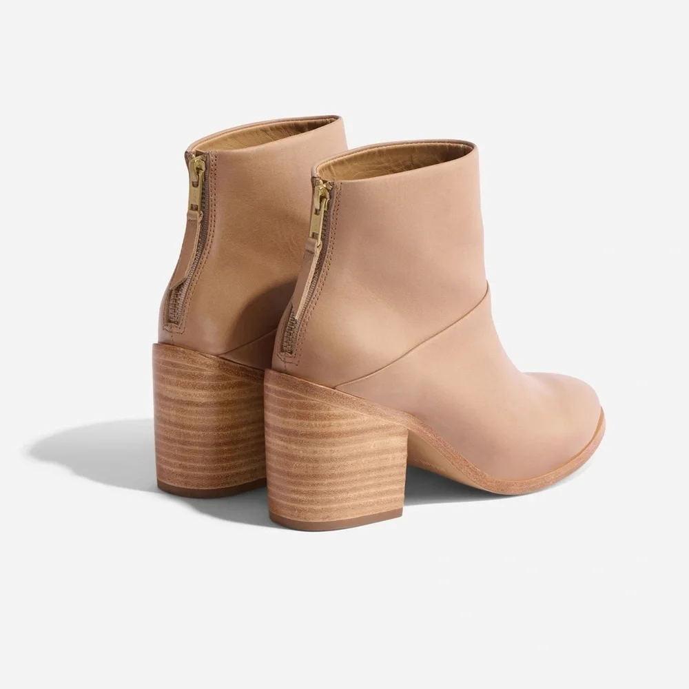 Nisolo Dari boot in Almond size 8.5, New in Box